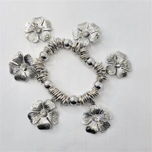 SILVER tone Stretch Flower Bracelet